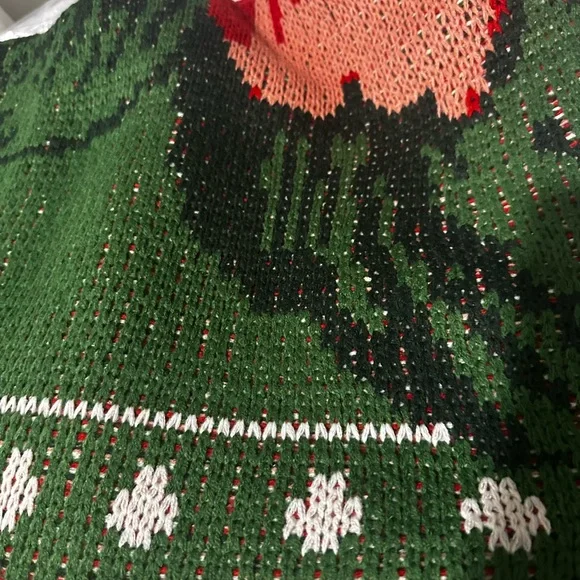 FARM Rio Green and Red Cozy Blanket - Picture 5 of 9